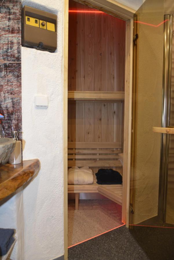 Eifel Kate, Relaxen Mit Sauna Und Whirlpool 크로넨버그 외부 사진